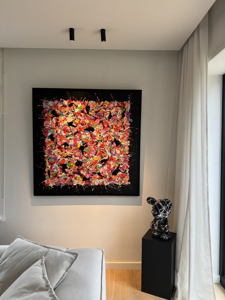 Photo 2 du tableau Pink on red par Stéphanie Bossaert, artiste peintre Lilloise